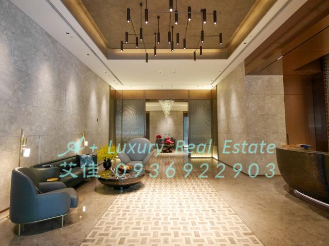 華固敦品挑高迎賓大廳